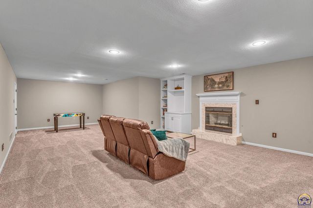 7710 SW 27th ST, Topeka, KS 66614