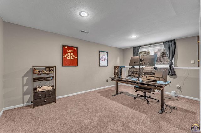 7710 SW 27th ST, Topeka, KS 66614