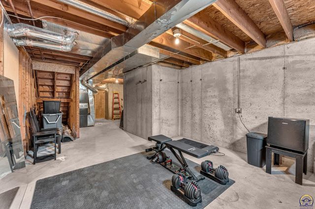 7710 SW 27th ST, Topeka, KS 66614