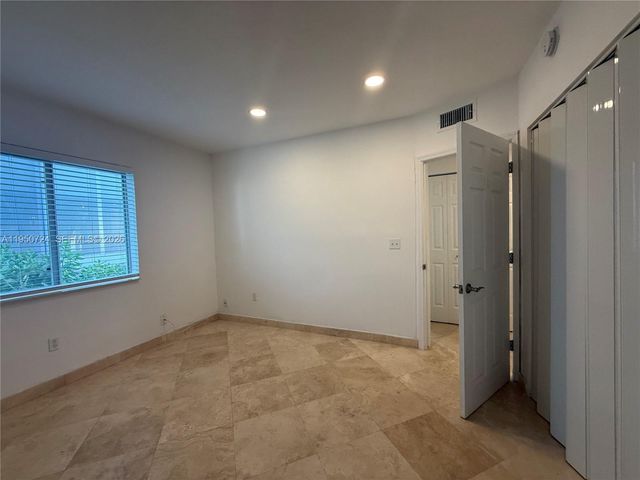 8435 Crespi Blvd 5, Miami Beach, FL 33141