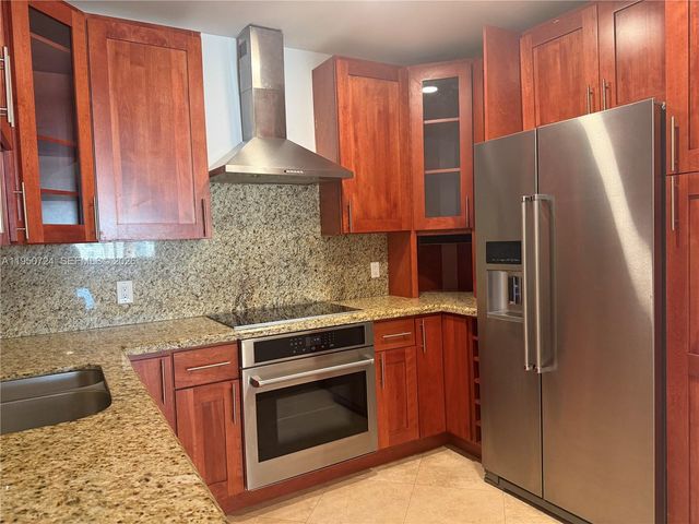 8435 Crespi Blvd 5, Miami Beach, FL 33141