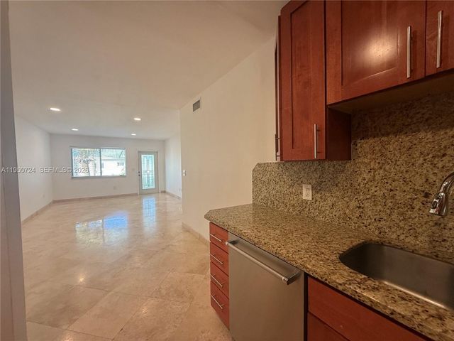 8435 Crespi Blvd 5, Miami Beach, FL 33141
