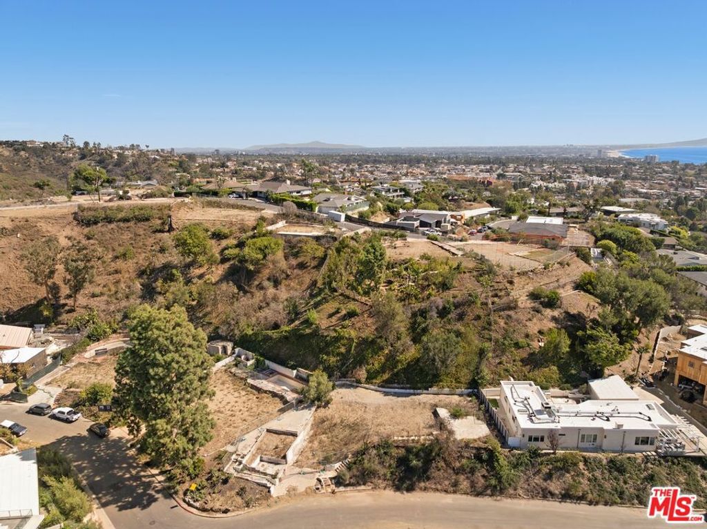 1140 Las Lomas Avenue, Pacific Palisades, CA 90272 — photo 5