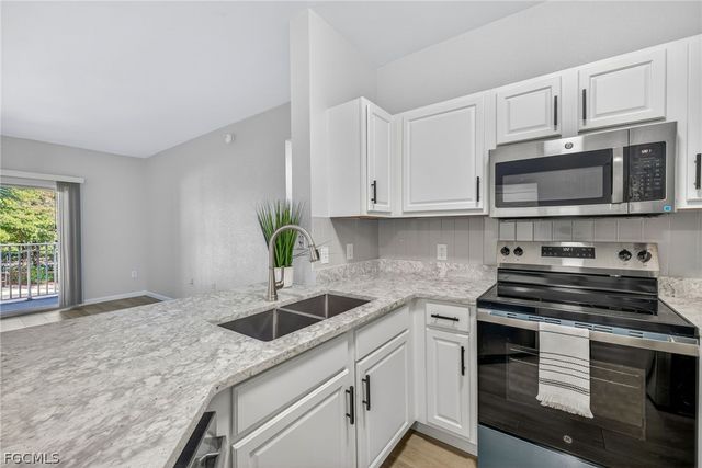 15585 Ocean Walk CIR 215, Fort Myers, FL 33908