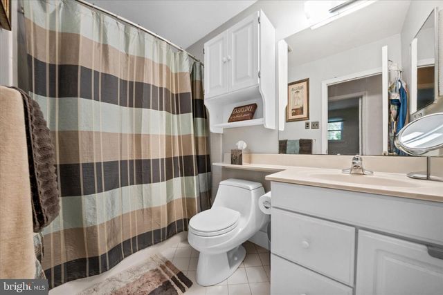 2215 REGAL DR, Wilmington, DE 19810