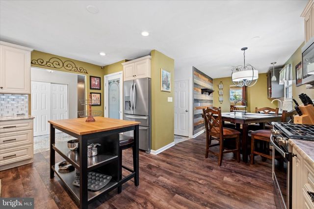 2215 REGAL DR, Wilmington, DE 19810