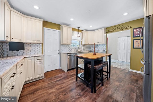 2215 REGAL DR, Wilmington, DE 19810