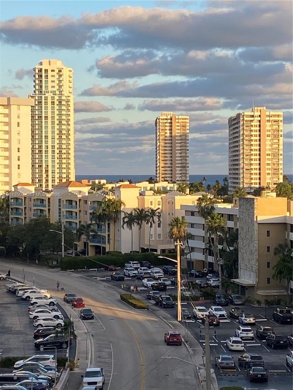 401 Golden Isles Drive 813, Hallandale Beach, FL 33009
