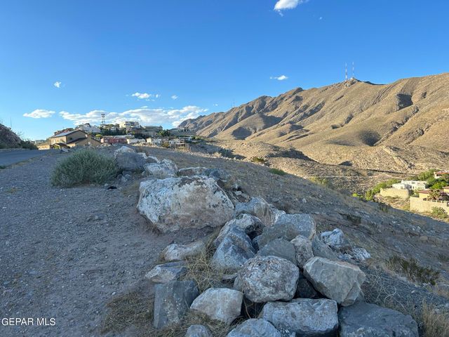 13 APACHE CREST Drive, El Paso, TX 79902
