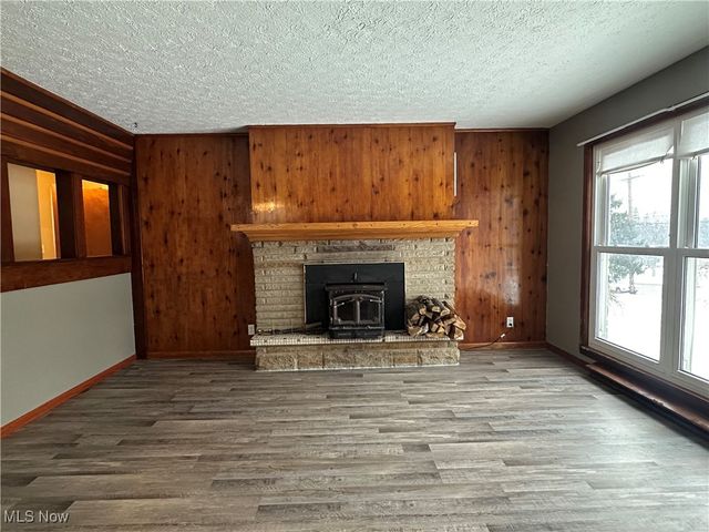 4811 W Pleasant Valley Road, Parma, OH 44129