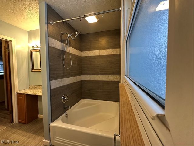 4811 W Pleasant Valley Road, Parma, OH 44129