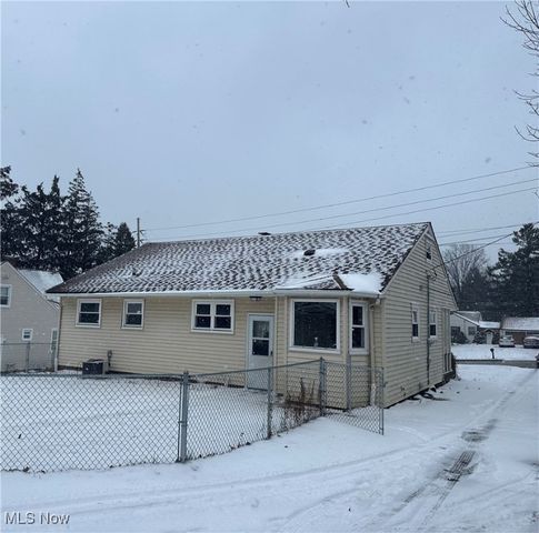 4811 W Pleasant Valley Road, Parma, OH 44129