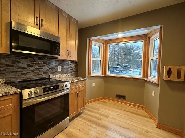 4811 W Pleasant Valley Road, Parma, OH 44129