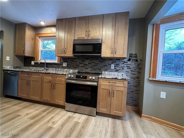 4811 W Pleasant Valley Road, Parma, OH 44129