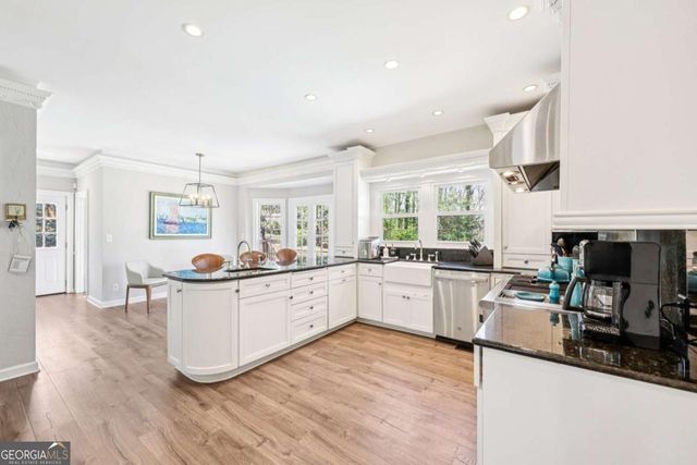 210 Willow Lake Cove, Roswell, GA 30075