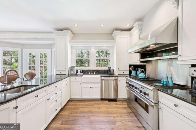 210 Willow Lake Cove, Roswell, GA 30075