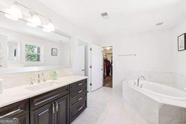 210 Willow Lake Cove, Roswell, GA 30075