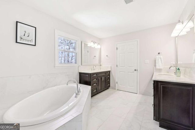 210 Willow Lake Cove, Roswell, GA 30075