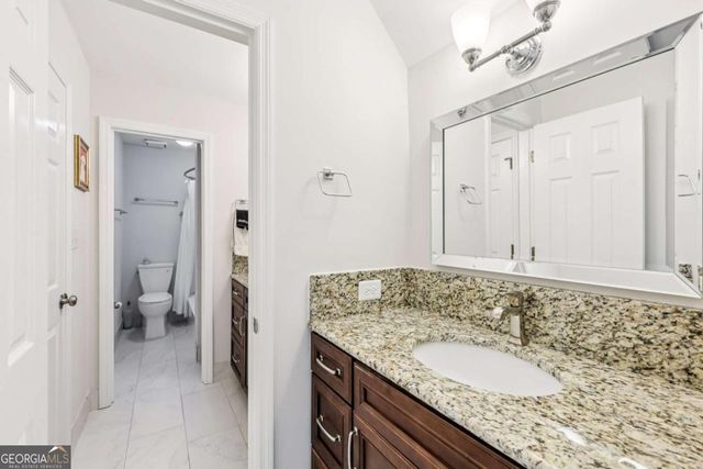 210 Willow Lake Cove, Roswell, GA 30075