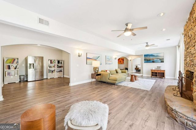 210 Willow Lake Cove, Roswell, GA 30075