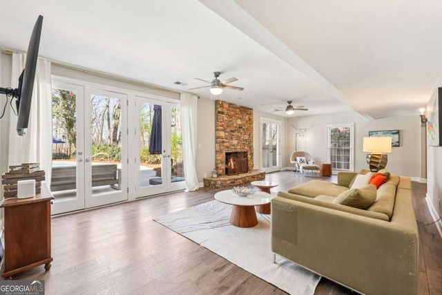 210 Willow Lake Cove, Roswell, GA 30075