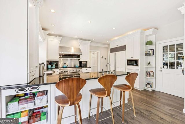 210 Willow Lake Cove, Roswell, GA 30075