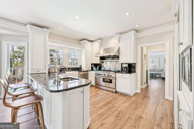 210 Willow Lake Cove, Roswell, GA 30075