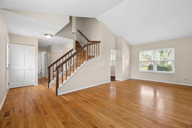 2013 Vanderbilt Court, Naperville, IL 60565