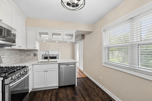 2013 Vanderbilt Court, Naperville, IL 60565