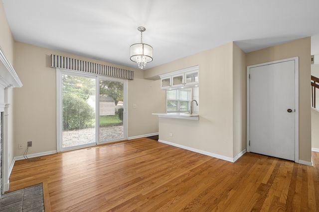 2013 Vanderbilt Court, Naperville, IL 60565
