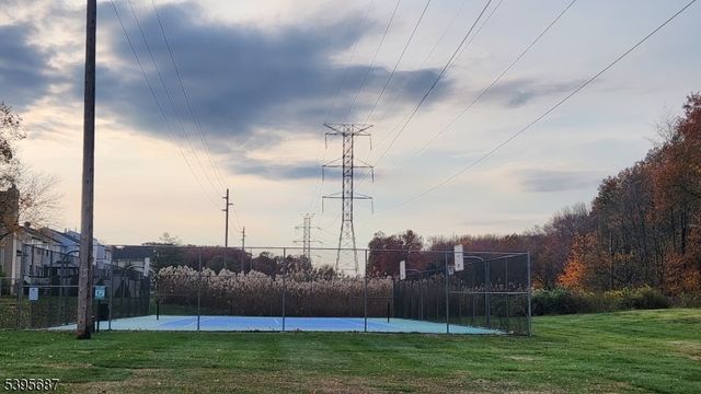 58 Delikat Ln, Sayreville Boro, NJ 08872