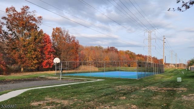 58 Delikat Ln, Sayreville Boro, NJ 08872