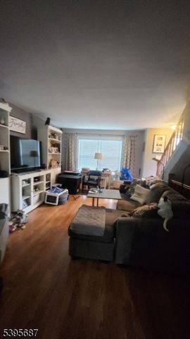 58 Delikat Ln, Sayreville Boro, NJ 08872