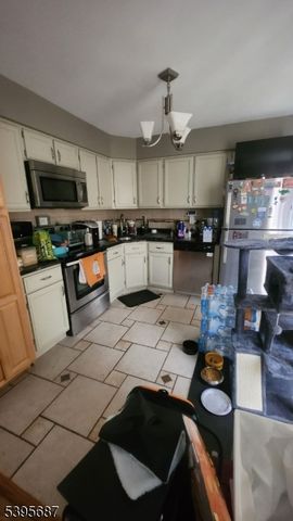 58 Delikat Ln, Sayreville Boro, NJ 08872