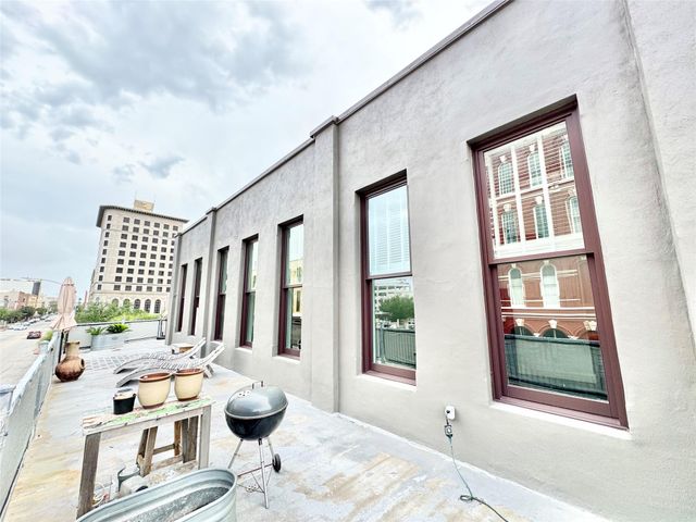 219 22nd Street 1, Galveston, TX 77550