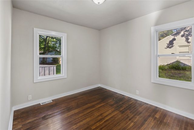 417 E Wall Avenue, Des Moines, IA 50315