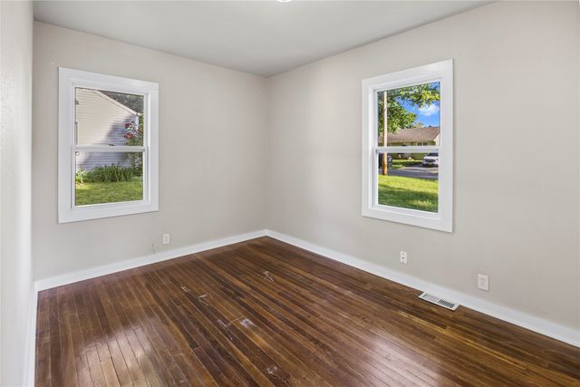 417 E Wall Avenue, Des Moines, IA 50315