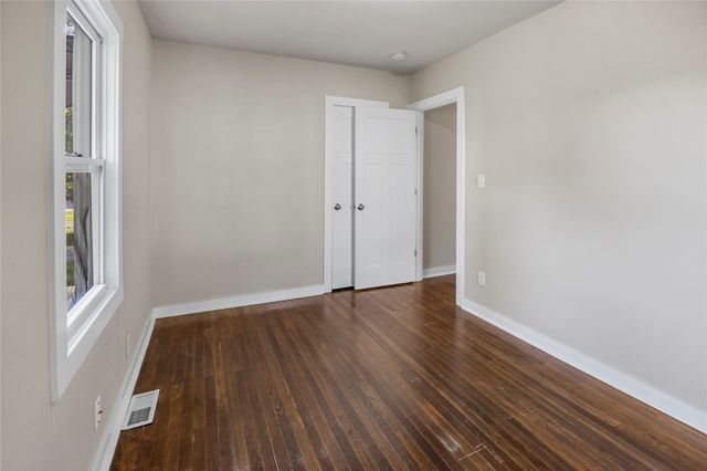 417 E Wall Avenue, Des Moines, IA 50315