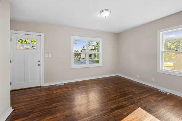 417 E Wall Avenue, Des Moines, IA 50315