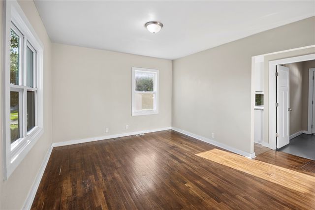 417 E Wall Avenue, Des Moines, IA 50315