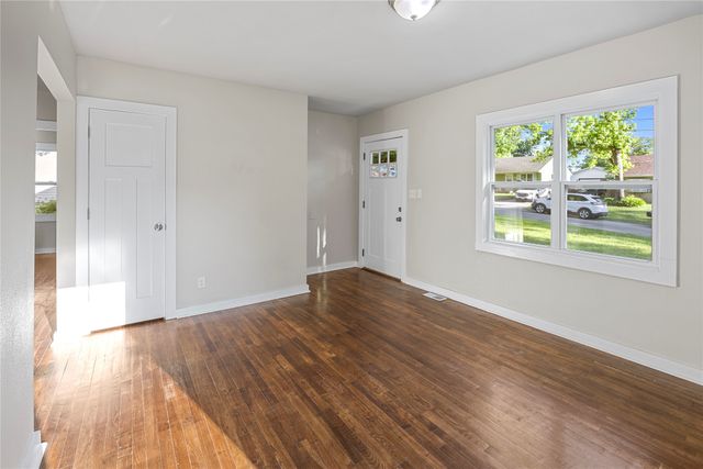 417 E Wall Avenue, Des Moines, IA 50315