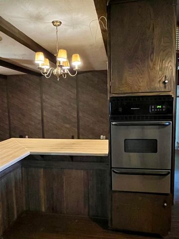 913 S PRESTON ROAD, Burkburnett, TX 76367