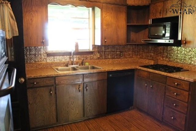 913 S PRESTON ROAD, Burkburnett, TX 76367