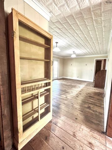 913 S PRESTON ROAD, Burkburnett, TX 76367