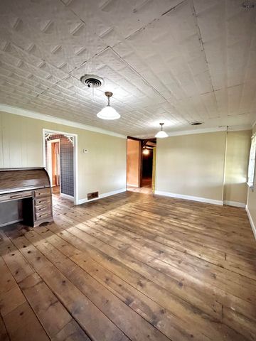 913 S PRESTON ROAD, Burkburnett, TX 76367