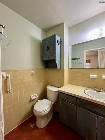 913 S PRESTON ROAD, Burkburnett, TX 76367