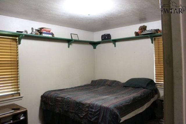 913 S PRESTON ROAD, Burkburnett, TX 76367