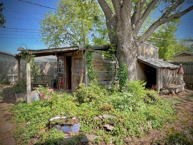 913 S PRESTON ROAD, Burkburnett, TX 76367