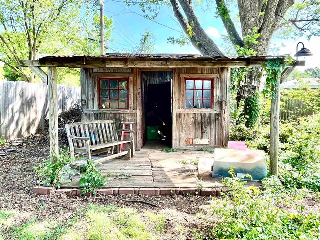 913 S PRESTON ROAD, Burkburnett, TX 76367