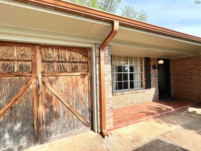 913 S PRESTON ROAD, Burkburnett, TX 76367